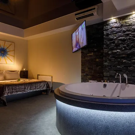 Hotel & Spa Nemo With Dolphins Charkiw Exterior foto