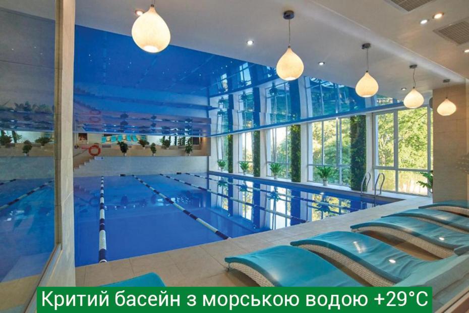 Otel & Nemo With Dolphins Harkiv
